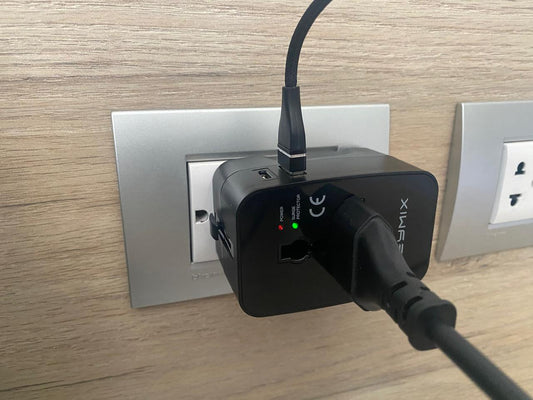 Adaptador Enchufe Universal 1 usb + 1 C